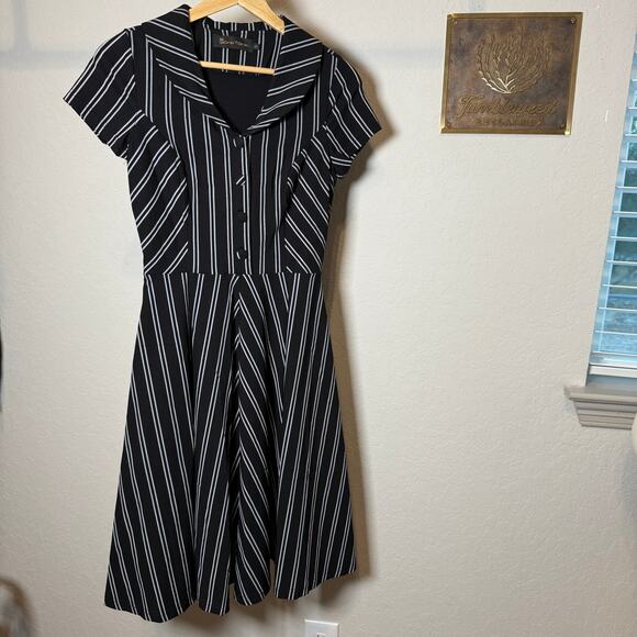Women's Gown Town Retro Black and White Striped Fit and Flair Dress Size Small - Picture 1 of 8